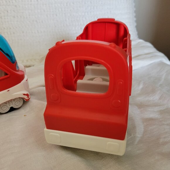 Fisher Price Little People Friendly Passenger Sounds Train 2016 Engine & Car - Picture 13 of 13